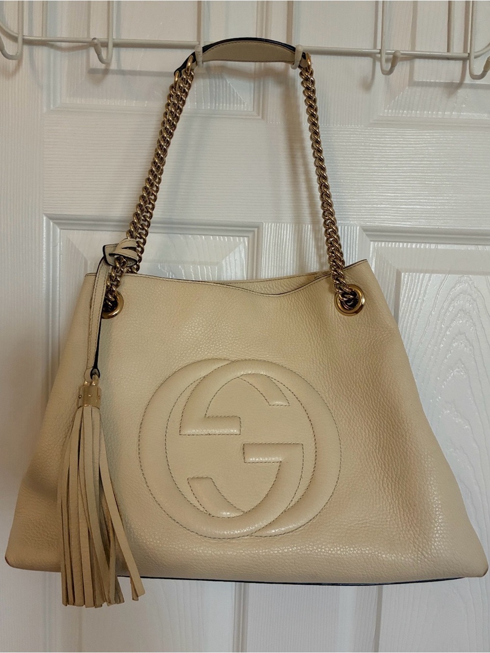 Gucci Cream Leather Shoulder Bag with Tassel and Chain Straps